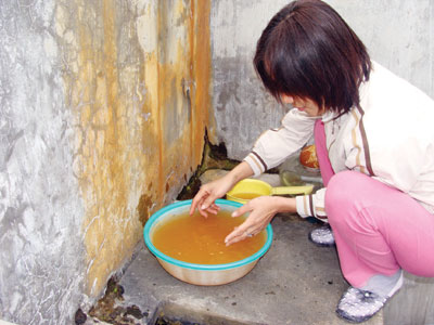 Nước bẩn có thể làm nặng thêm bệnh tổ đỉa